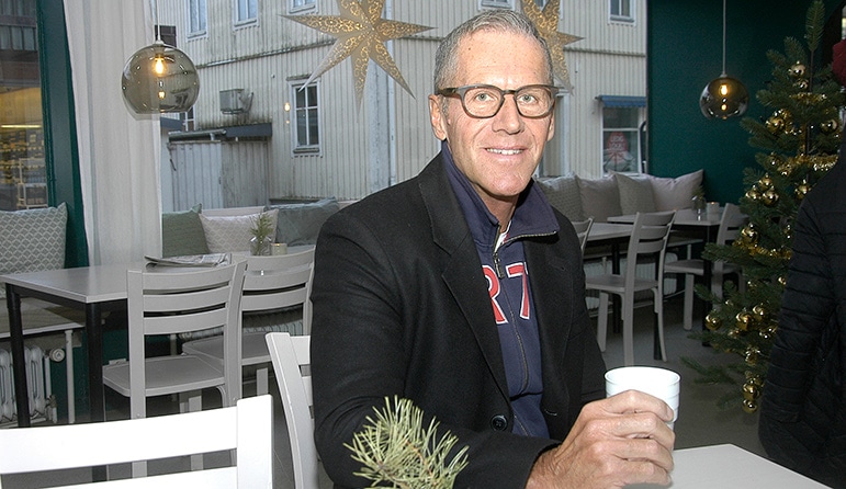 Olle Hallstedt har korkat upp champagnen