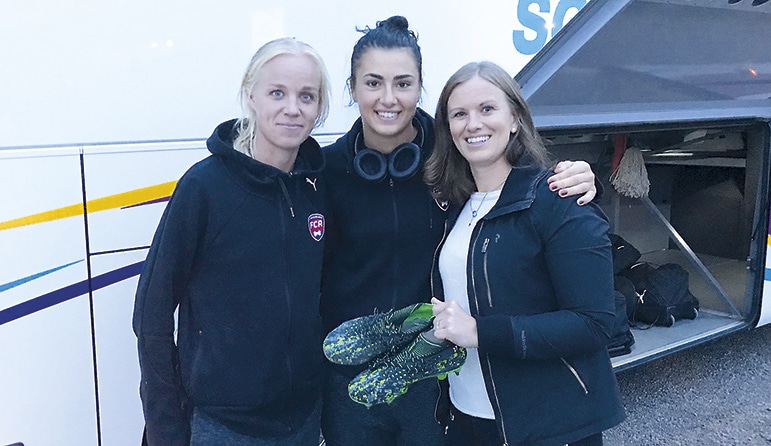 Klubb Sonya erhöll fotbollsskor från kända damspelare